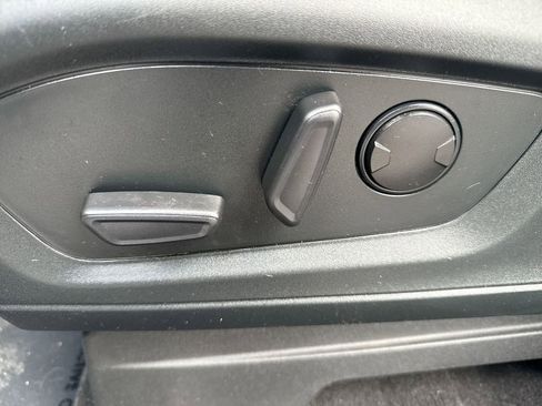 Used 2020 Ford Explorer XLT w/ Equipment Group 202A image 14