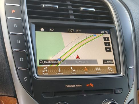 Used 2018 Lincoln MKX Reserve w/ Cargo Accessories Package FWD image 17