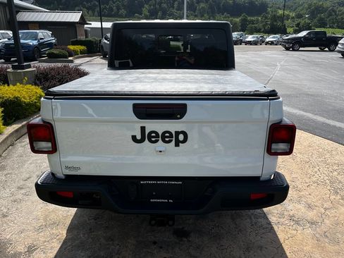 Used 2022 Jeep Gladiator Sport AWD/4WD image 6