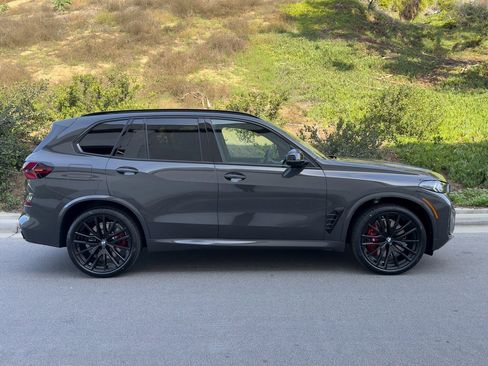 New 2026 BMW X5 M60i w/ Executive Package image 3