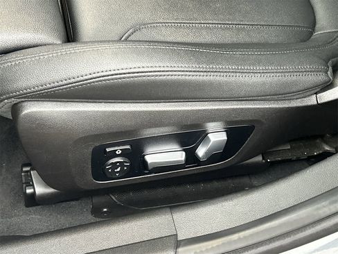 Used 2020 BMW 330i xDrive Sedan w/ M Sport Package image 17