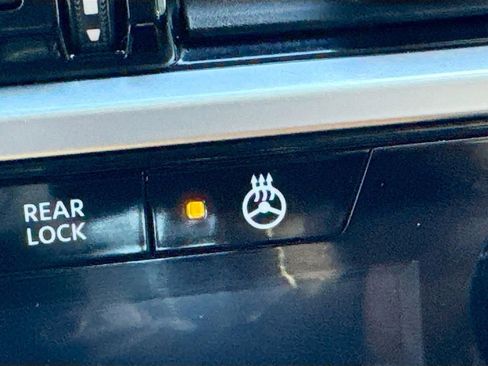 Used 2022 Nissan Pathfinder Platinum w/ Cargo Package image 21