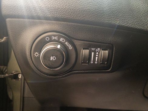 Used 2019 Jeep Compass Limited w/ Safety & Security Group image 30