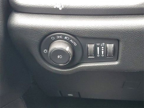 New 2026 Chrysler Pacifica Limited w/ Uconnect Theater Family Group image 21