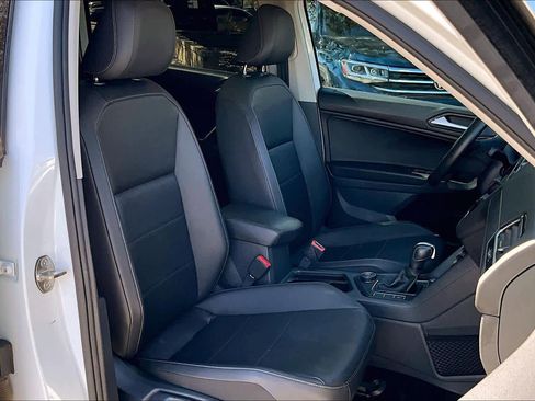 Used 2020 Volkswagen Tiguan SE image 8