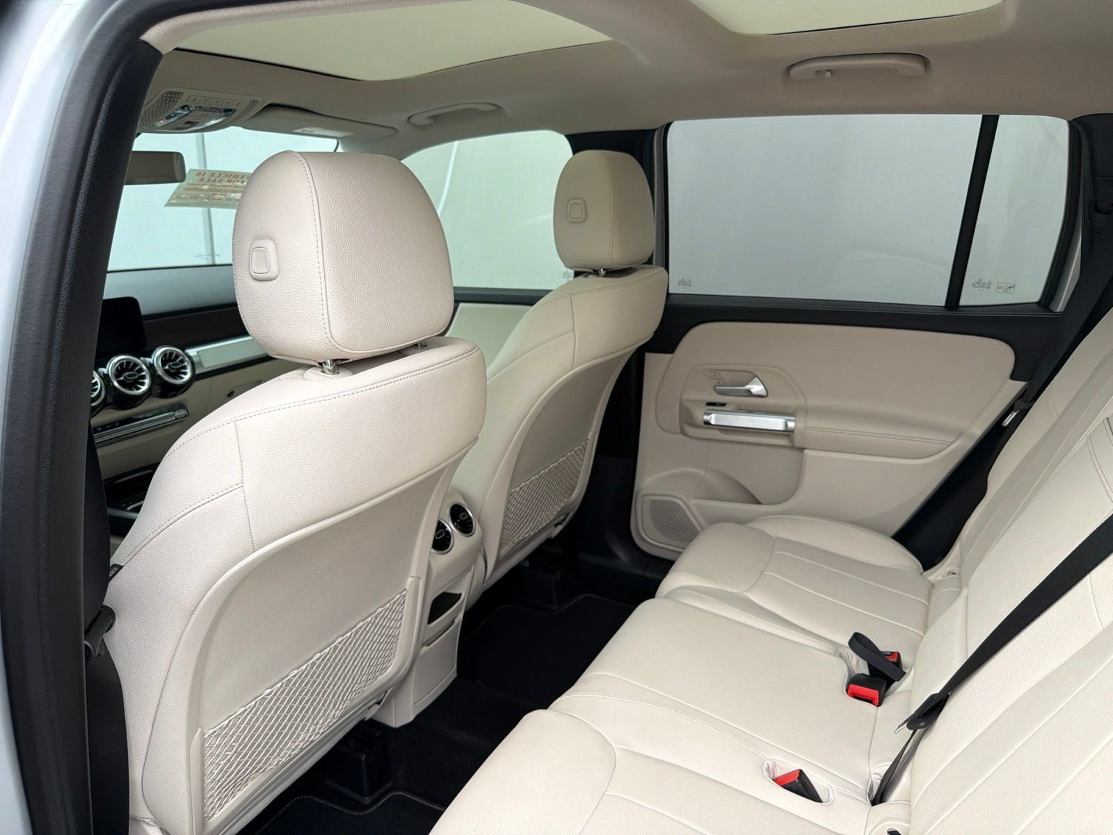 Used 2023 Mercedes-Benz GLB 250 image 8