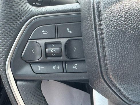 Certified 2025 Toyota Tacoma TRD Off-Road AWD/4WD image 17