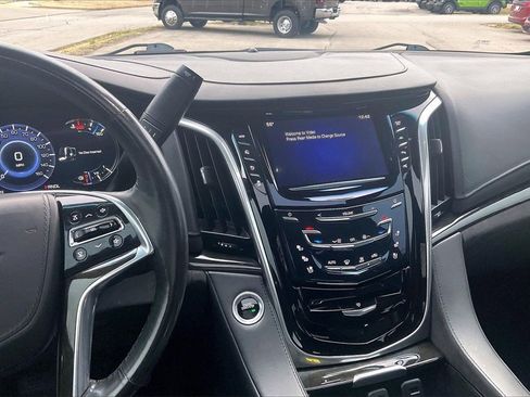 Used 2020 Cadillac Escalade Platinum image 6