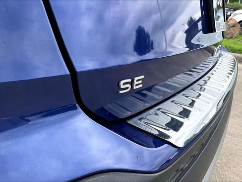 Used 2022 Volkswagen Taos SE FWD image 9