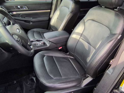 Used 2018 Ford Explorer XLT w/ Equipment Group 202A image 16