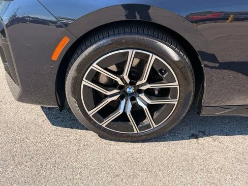 Used 2025 BMW 740i xDrive w/ Premium Package AWD/4WD image 7