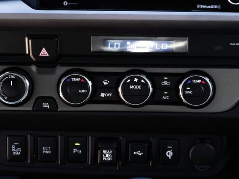 Used 2022 Toyota Tacoma TRD Off-Road w/ Technology Package AWD/4WD image 36