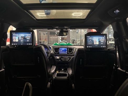 Used 2018 Chrysler Pacifica Limited w/ Advanced Safetytec Group image 18