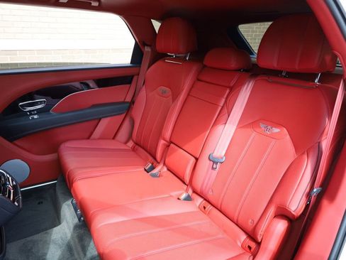 Used 2023 Bentley Bentayga Extended Wheelbase image 26
