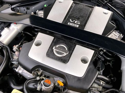 Used 2016 Nissan 370Z Sport image 29