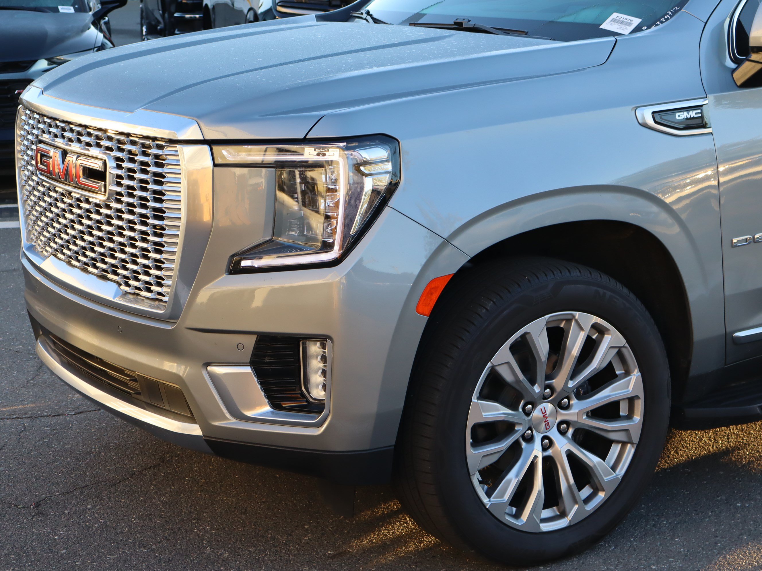 Used 2024 GMC Yukon Denali RWD image 6