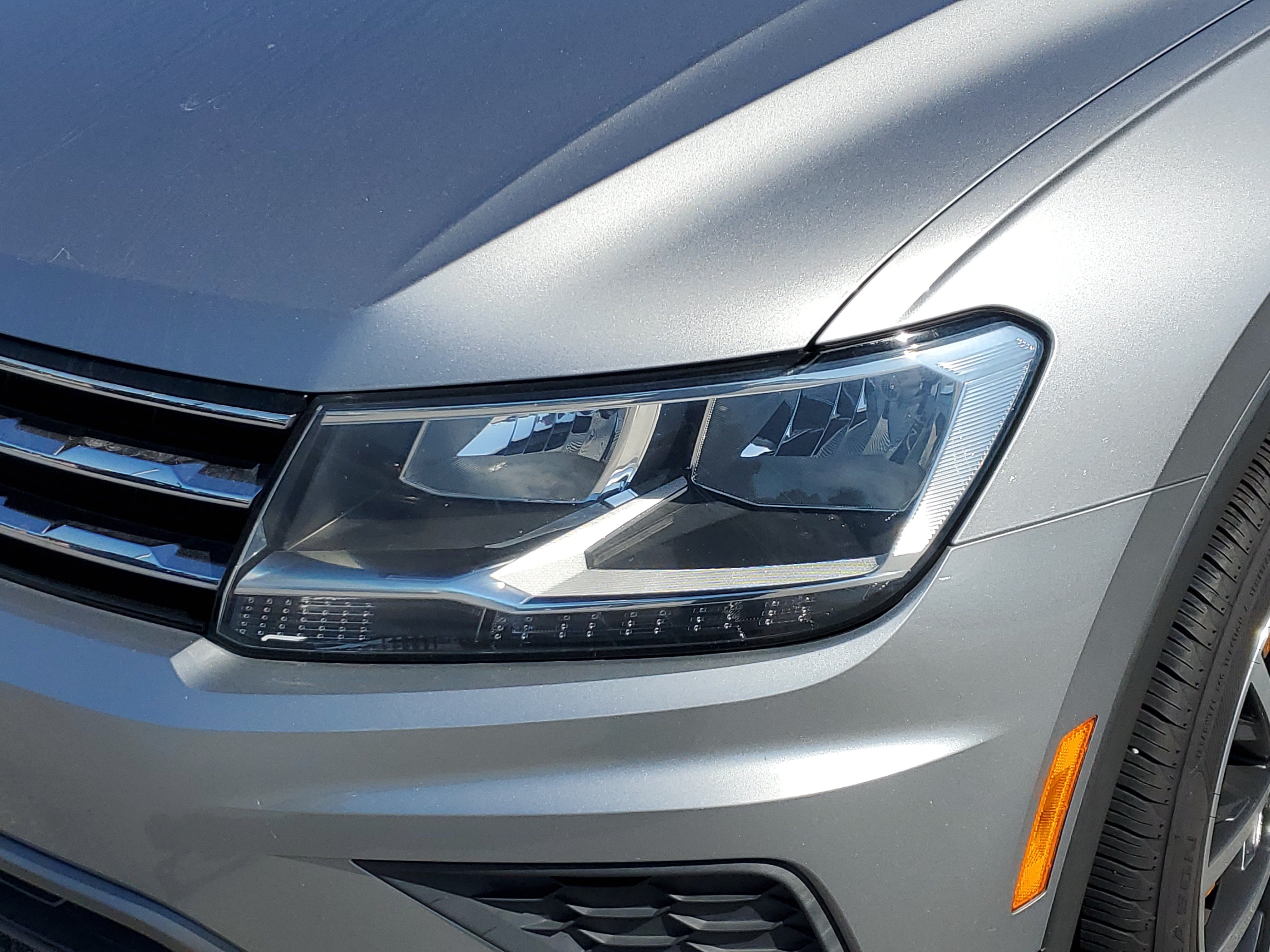 Used 2019 Volkswagen Tiguan SE w/ Panoramic Sunroof Package FWD image 9