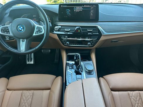 Used 2023 BMW 530e w/ M Sport Package RWD image 15