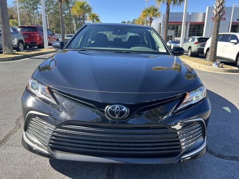 Used 2023 Toyota Camry LE image 3