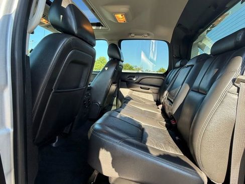 Used 2013 Chevrolet Avalanche LT w/ Suspension Package, Off-Road image 10