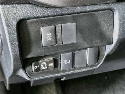 Used 2020 Toyota Tacoma SR5 RWD image 16