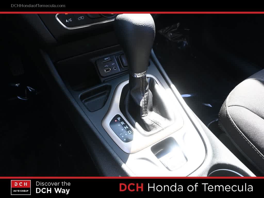 Used 2017 Jeep Cherokee Latitude w/ Safety/Convenience Group FWD image 11