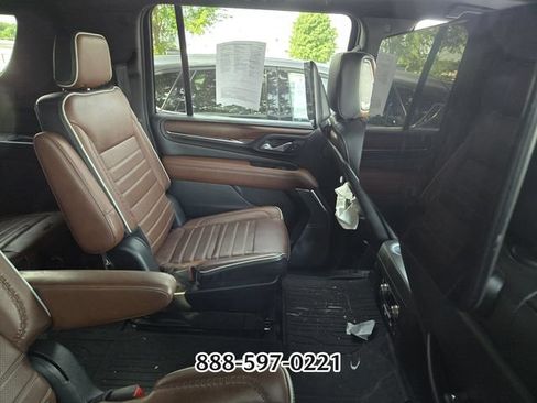 Used 2023 GMC Yukon XL Denali Ultimate w/ LPO, Floor Liner Package AWD/4WD image 8