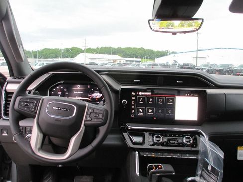 New 2026 GMC Sierra 1500 Denali w/ Denali Reserve Package AWD/4WD image 16