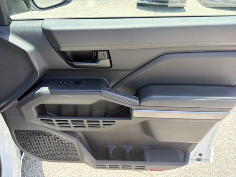 Certified 2024 Toyota Tacoma SR5 AWD/4WD image 25