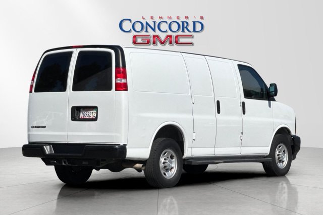 Used 2018 Chevrolet Express 2500 RWD image 4