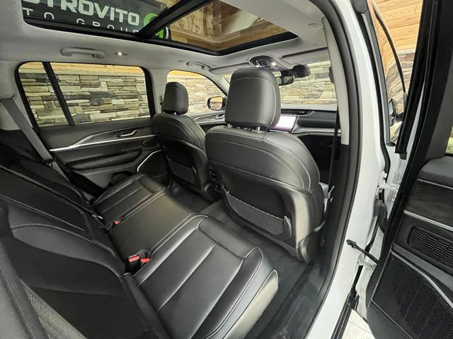 Used 2022 Jeep Grand Cherokee Limited AWD/4WD image 41