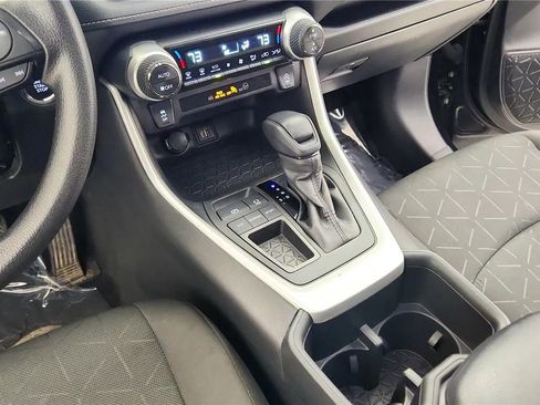 Used 2024 Toyota RAV4 XLE FWD image 33