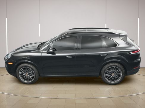 Certified 2025 Porsche Cayenne AWD/4WD image 31