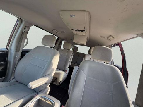 Used 2011 Dodge Grand Caravan Crew w/ Entertainment Group 1 image 17