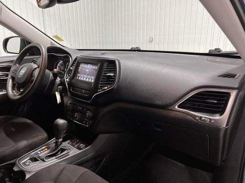 Used 2021 Jeep Cherokee Latitude w/ Mopar Interior Package image 27
