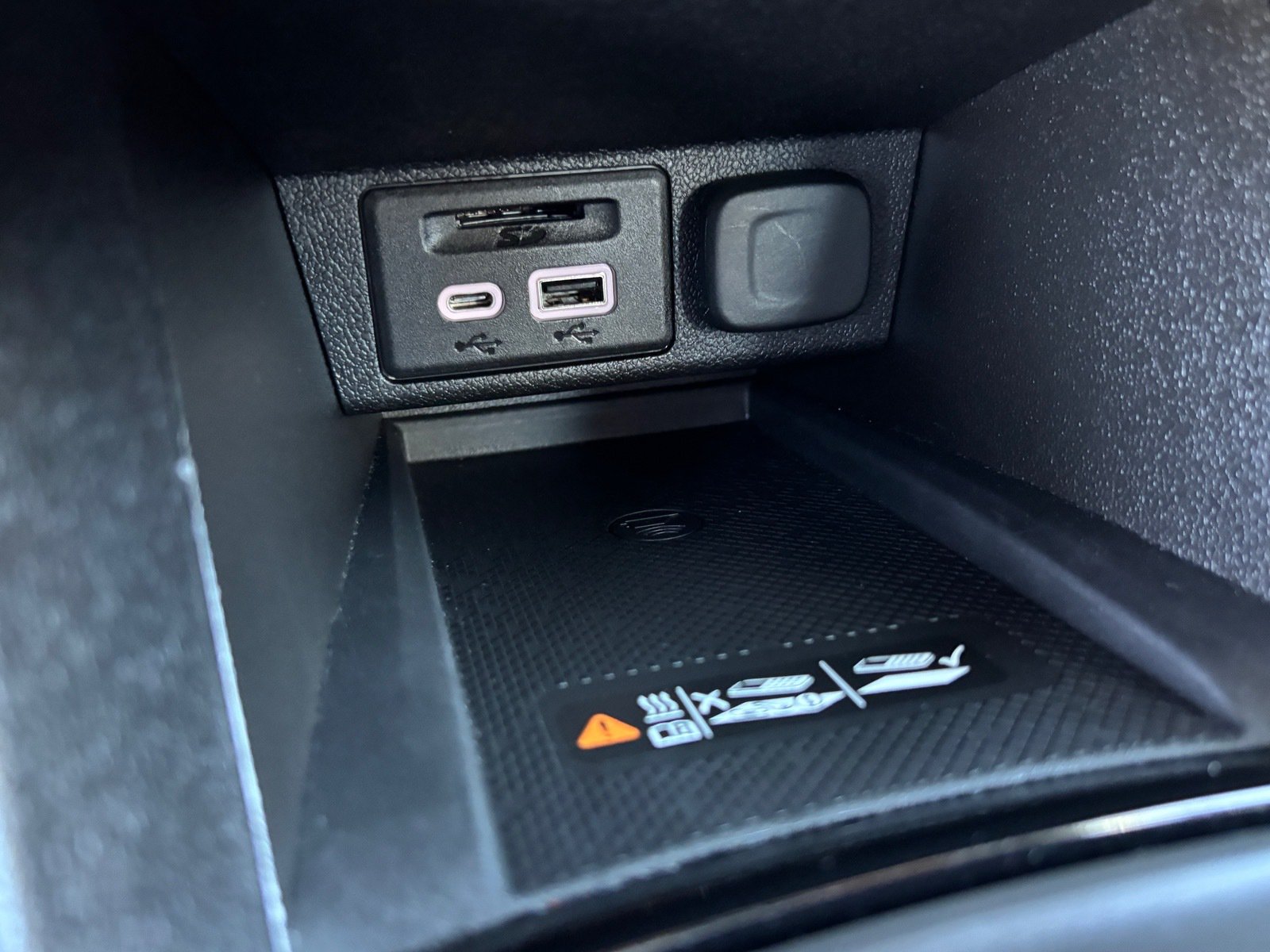 Used 2023 Chevrolet Bolt LT w/ Infotainment Package FWD image 15