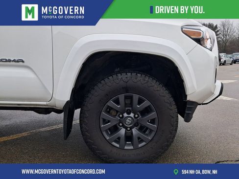 Used 2022 Toyota Tacoma SR5 AWD/4WD image 9