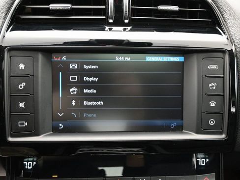 Used 2017 Jaguar XE Premium image 27