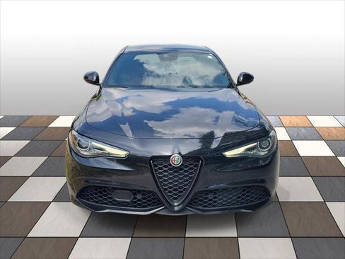 Used 2023 Alfa Romeo Giulia Veloce RWD image 2