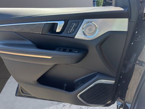 Used 2025 Buick Enclave Avenir w/ Super Cruise Package image 13