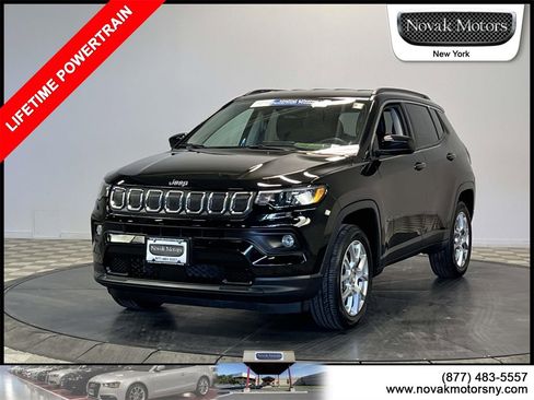 Used 2022 Jeep Compass Latitude image 4