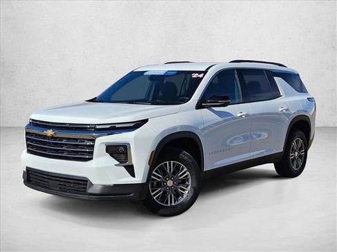 Used 2024 Chevrolet Traverse LT image 1