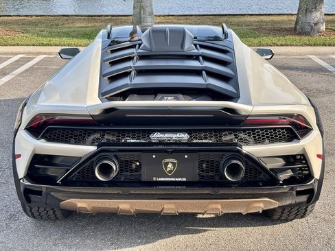 Used 2024 Lamborghini Huracan Sterrato image 13