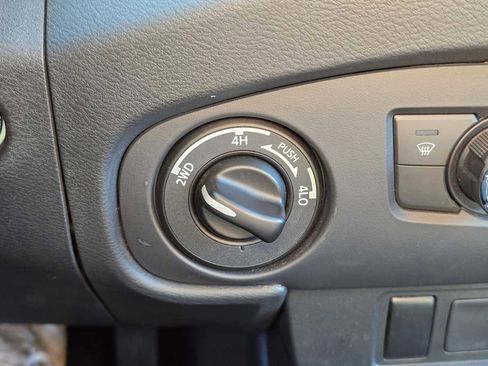 Used 2023 Nissan Frontier PRO-4X w/ Technology Package image 32