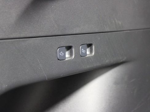 Used 2021 Tesla Model Y Long Range image 34