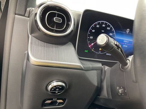 Used 2024 Mercedes-Benz GLC 300 4MATIC image 7