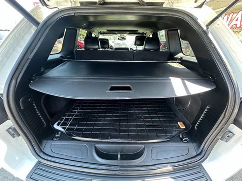 Used 2019 Jeep Grand Cherokee Altitude image 17