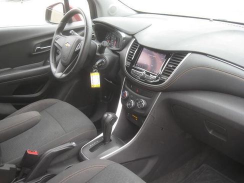 Used 2021 Chevrolet Trax LS AWD/4WD image 18