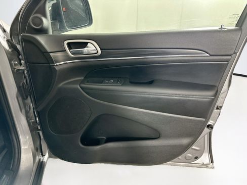 Used 2019 Jeep Grand Cherokee Limited RWD image 32