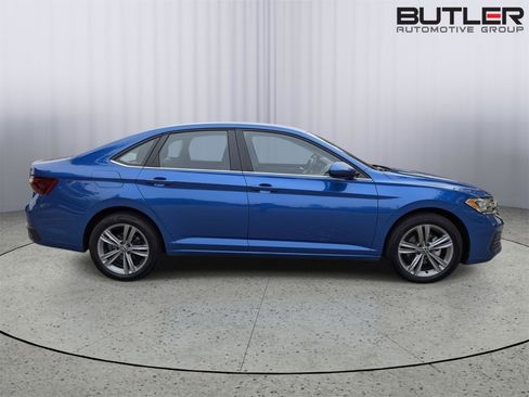 Used 2024 Volkswagen Jetta SE image 7